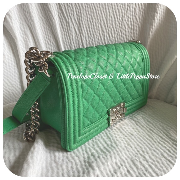 NEW 100% AUTHENTIC BOY CHANEL MEDIUM HANDBAG IN GREEN - Picture 3 of 8